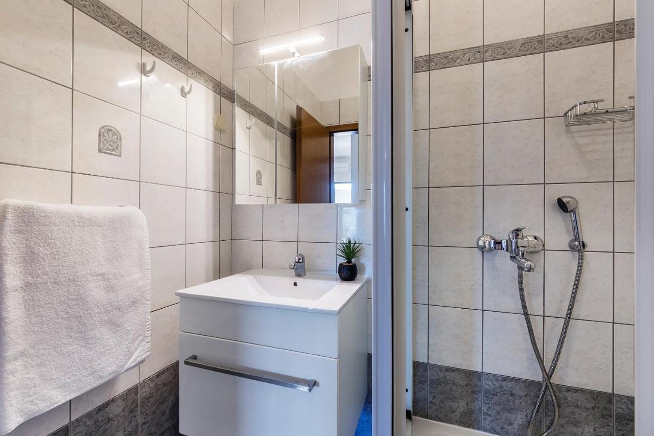Apartments With A Parking Space Rabac, Labin - 9652 Екстериор снимка